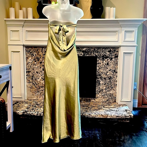 Princess Polly Haley Satin Green Halter Dress. Size US 4
NWOT. - Picture 6 of 13